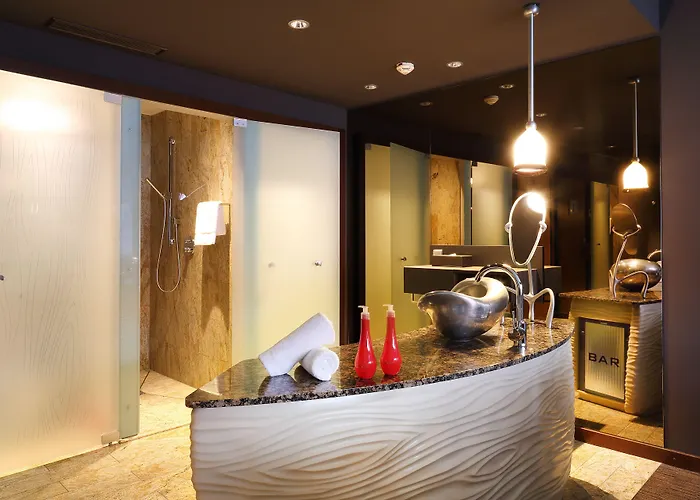 Hotel East 4*