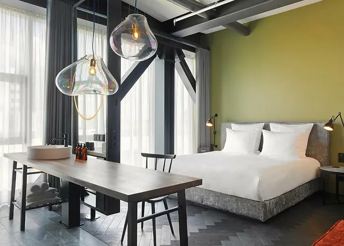 Hotel East